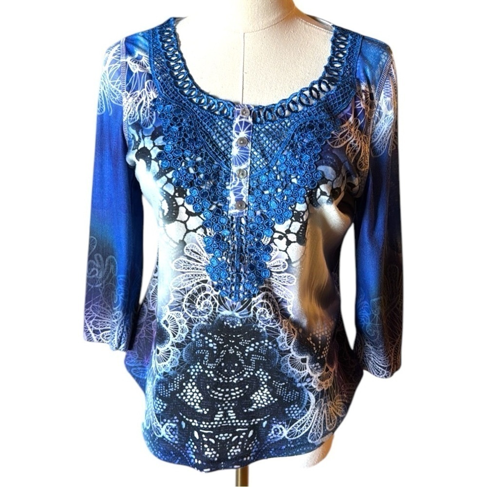 Live and let Live blue pattern casual top
